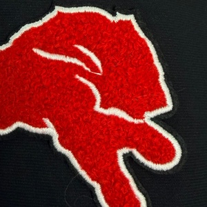 รับประกันการซักด้วยเครื่องซักผ้าได้มากกว่า 100 ครั้ง แพทช์ปักลายกระต่ายและตัวอักษรแบบเชนิลล์ รีดติดได้ ซักได้ ใช้กับเสื้อผ้าและหมวก - Product Image 3