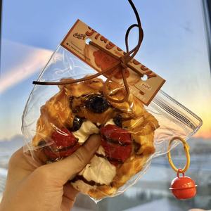 Juguete Novedoso con Forma de Pan Tostado Temático de Comida - Juguete Antiestrés Súper Pegajoso para Niños y Adultos, Regalo para Aliviar el Estrés, Juguete de Escritorio para Mejorar el Estado de Ánimo - Product Image 1