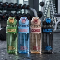 Bouteille d'eau sport esthétique grande capacité résistante à la chaleur 780ml 900ml pour l'extérieur, tasse portable en plastique avec paille pour l'été