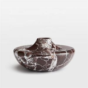 Vase de table décoratif et pot à fleurs en marbre Rosso Levanto, surface polie - Product Image 1