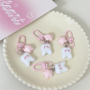 Llavero de resina con dientes rosados, divertido llavero 3D de diente blanco, colgantes de estrella rosa, regalos para clínica dental y dentistas - Product Image 2