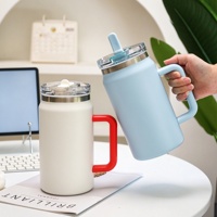 Tumbler Sublimasi Stainless Steel 316 dengan Gagang 1200ml 1500ml Tutup Sedotan Dinding Ganda Vacuum Mug Kopi Kantor Perjalanan