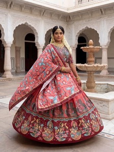 Lehenga Choli con estampado Kalamkari de alta demanda, con dupatta a juego, para mujer, ropa tradicional para bodas y fiestas, disponible para la venta. - Product Image 2
