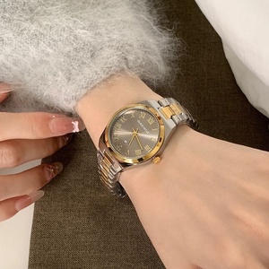Montre sport à quartz pour femme, dernière tendance, simple, en acier inoxydable plaqué or rose, avec cadran à aiguilles en verre, résistante à l'eau - Product Image 6