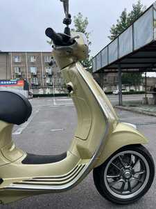 <span class=keywords><strong>Vespa</strong></span> Primavera <span class=keywords><strong>150</strong></span> Oro Champagne |   Scooter Retrò Iconico 155cc con Motore IGET, ABS, per Pendolari Urbani - Product Image 5