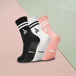 Calcetines de Pilates BONANGEL+Crew+Knitted con Agarre para Mujer, 3 Pares, Antideslizantes para Yoga, Ballet, Barre, Hospital, Gimnasio, Deportes, en Negro, Blanco y Rosa - Product Image 1