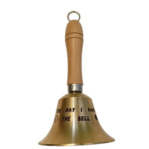 Cloche en laiton sur mesure avec gravure laser et poignée en bois pour cadeaux personnalisés - Product Image 5