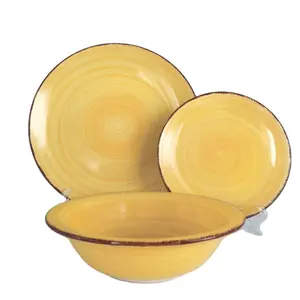 <span class=keywords><strong>Vaisselle</strong></span> <span class=keywords><strong>jaune</strong></span> 18 pièces Service de table pour l'Italie Chine nordique Céramique de luxe Assiette royale rustique Vente en gros <span class=keywords><strong>Vaisselle</strong></span> en porcelaine - Product Image 1