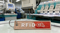Porte-clés en tissu brodé personnalisé avec logo pour sac, cadeau promotionnel en gros