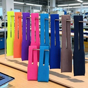 Borsa a Tracolla Mini in Maglia Stile Lungo 80 CM, Accessorio di Moda e Trendy, Lussuosa Borsa in Maglia per iPhone - Product Image 1