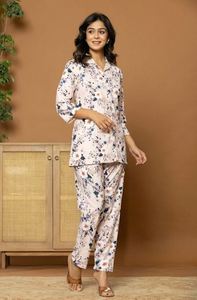 Conjunto de Ropa Moderna de Última Moda, Conjunto de Ropa de Diseño Actual, Conjunto de Ropa Femenina Premium en Oferta por Exportador - Product Image 4