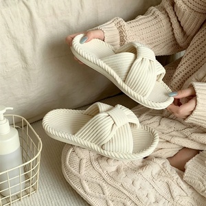 XIXITIAO 2026 Nouvelles pantoufles d'intérieur simples avec soutien de la voûte plantaire, à brides croisées, en EVA antidérapant et légères, en coton - Product Image 2