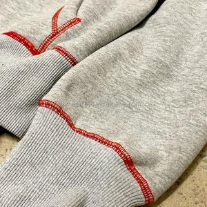 Ensemble de survêtement unisexe épais avec pantalon de jogging droit et ample à surpiqûres contrastantes rouges et sweat à capuche – Fabricant de survêtements - Product Image 2