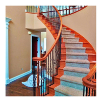 Escalier moderne à balustrade en verre courbé, structure en acier durable, marches en bois, écologique, couleurs personnalisables pour appartement intérieur