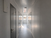 Maison préfabriquée modulaire à deux étages en panneaux d'acier à assemblage rapide, avec escalier, fenêtre grillée, 20 pieds, garantie 5 ans