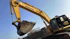 รถขุดมือสอง Komatsu Pc460LC 46 ตัน เครื่องยนต์ 257 กิโลวัตต์ ระบบ PLC เกียร์ไฮดรอลิก ปั๊มไฮดรอลิก ประสิทธิภาพดีที่สุด ขาย - Product Image 3