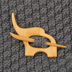 Broche de madera grabado con dibujos de animales bonitos, chal, cárdigan y cuello de suéter, Pin de fijación, Pin de madera de nicho - Product Image 3