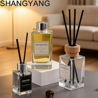 Bouteilles de diffuseur à roseaux en verre carrées de luxe vides de 100 ml, 200 ml, 250 ml avec pulvérisateur à pompe, sérigraphie et boîte personnalisée