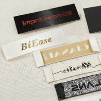 Étiquettes de vêtements personnalisées en polyester tissé et brodé, étiquettes de col personnalisées, douces, respectueuses de la peau, pliées au centre, écologiques, lavables