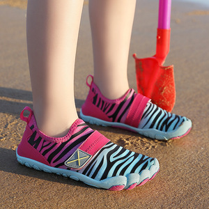 Chaussures d'eau pour filles à bout ouvert, séchage rapide, empeigne en maille, semelle extérieure en caoutchouc, plage, été, activités aquatiques, plongée en apnée - Product Image 1