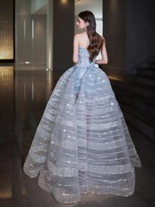 <span class=keywords><strong>Abito</strong></span> <span class=keywords><strong>da</strong></span> <span class=keywords><strong>Sposa</strong></span> Formale di Lusso con Corsetto Trasparente <span class=keywords><strong>a</strong></span> <span class=keywords><strong>Righe</strong></span> Glitterate Blu Polvere Scintillante e Perline - Product Image 3