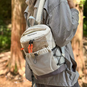 Sac à dos <span class=keywords><strong>de</strong></span> <span class=keywords><strong>randonnée</strong></span> sportif décontracté imperméable en polyester <span class=keywords><strong>grande</strong></span> capacité <span class=keywords><strong>20</strong></span>-35L pour toutes les saisons - Product Image 1