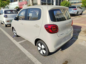 Wuling, Auto Eléctrico Mini de 4 Puertas, Vehículo Compacto para Desplazamientos Urbanos - Product Image 4