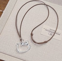 Collier pendentif chat Hello Kitty mignon ajouré en argent mat, breloque chat de dessin animé, avec cordon en cire réglable, pour filles, vente en gros