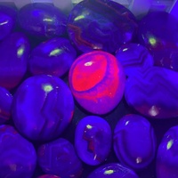 Pierre de paume en forme de cœur en fluorite noire fluorescente en gros avec réactivité UV, pierres précieuses, artisanat en cristal pour la décoration Feng Shui