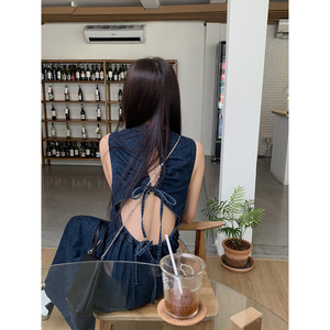 เดรสยีนส์สีน้ำเงินแขนกุดสไตล์หวานซ่อนเปรี้ยว ความยาวปานกลาง ทรงเอวฝรั่งเศส ทรงเข้ารูป สไตล์ลำลอง สำหรับผู้หญิง ปี 2025 ยี่ห้อ Hiromi - Product Image 3