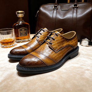 Chaussures Derby italiennes de style vintage premium en cuir verni à semelle épaisse, chaussures habillées formelles pour hommes à bout pointu, chaussures de bureau à bout amande et semelle épaisse - Product Image 5