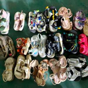 Sandalias Usadas para Niños al por Mayor, Compra al por Mayor de Sandalias Infantiles de Segunda Mano con Todo Tipo de Estilos - Product Image 1