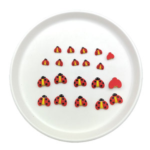 Mini dijes de mariquita simulados a la moda para decoración colgante de joyería, decoración de micropaisaje, artesanía DIY - Product Image 3