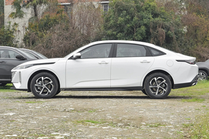Auto Usado Barato 2025, Changan Eado 1.5T DCT Edición de Alta Energía, Sedán FWD, 170HP, 350Bar GDI, 4 Puertas, 5 Asientos, Listo para Enviar - Product Image 5