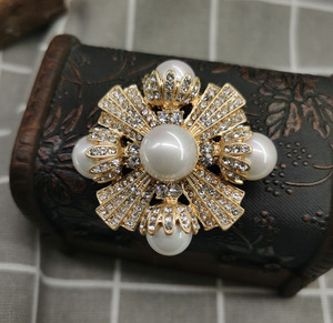 Broches de Perlas al por Mayor, Oferta Especial, Broche Retro de Lujo para Mujer, Broche de Aleación con Pedrería, Broches Cruzados - Product Image 3
