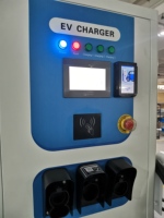 Borne de recharge DC pour véhicules électriques BLUESKY 60 kW avec paiement par carte bancaire (CCS)
