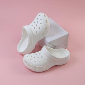 Zuecos Blancos para Niños Antideslizantes con Tacón de Grosor Medio de 3 cm para Niños de 13 a 24 Meses, Calzado de Playa para Verano - Product Image 1