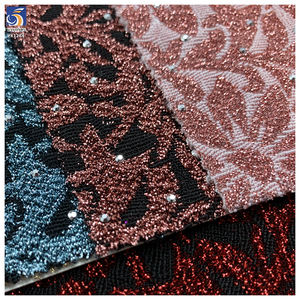 YX1284 160gsm 100% 涤纶批发酒红色闪亮卢勒克斯提花面料带3D水钻阿拉伯服饰提花面料 - Product Image 3