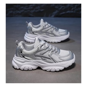 Chaussures de course à plateforme robuste en maille légère, blanches argentées métallisées, à lacets, style tennis - Product Image 2