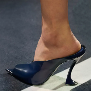 Sandales à talons hauts pour femmes, à bout ouvert, d'été, à talon chaton, à bride, en satin, pour mariage, mules à talon aiguille et découpe en V - Product Image 1
