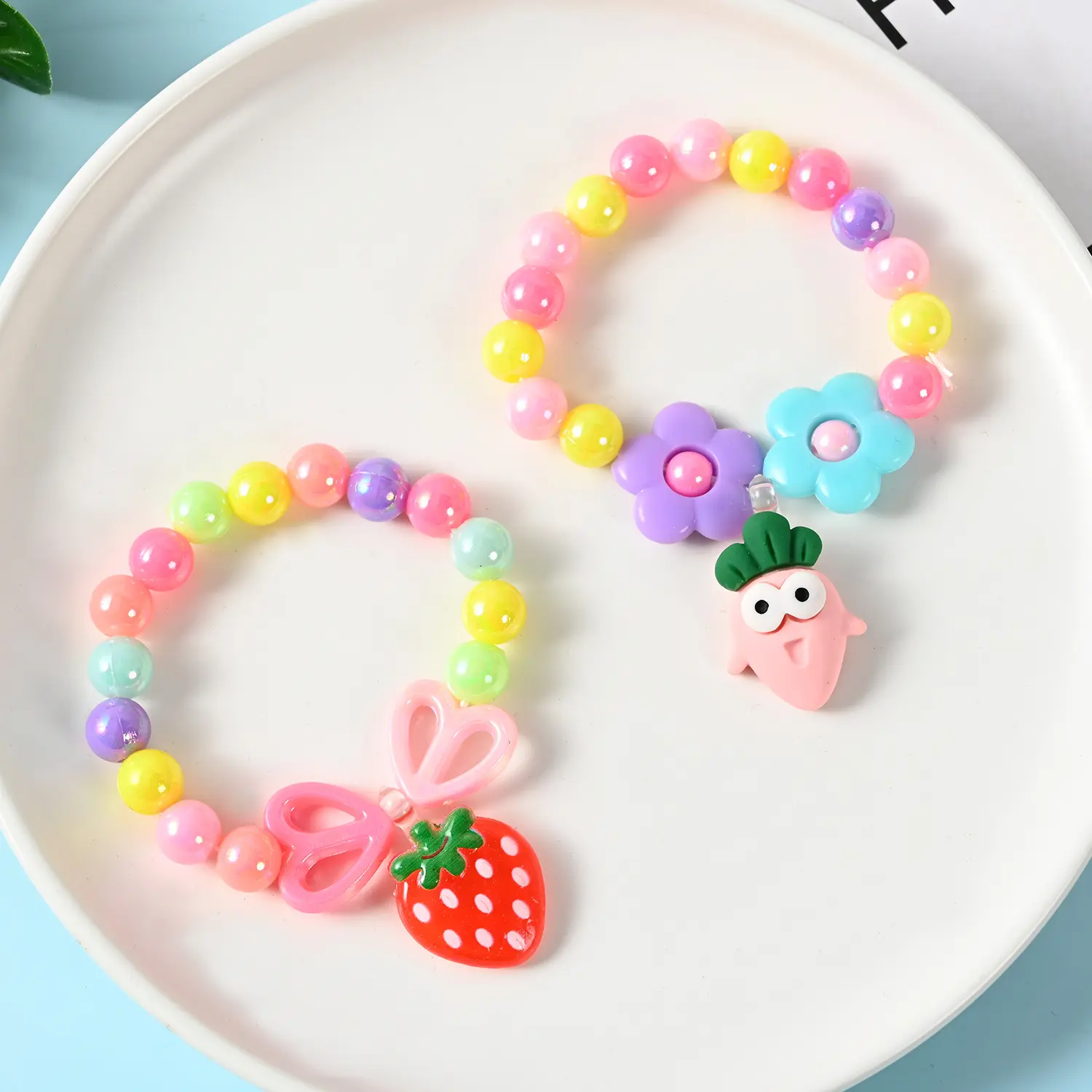 Neonate carino a buon mercato Mix colori acrilico perline bracciali plastica cartone animato Anime fascino perline braccialetto per bambini gioielli per bambini