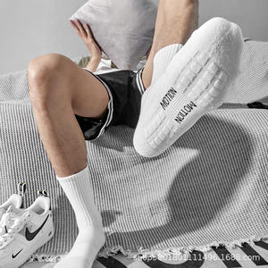 Chaussettes de sport blanches unies de haute qualité, épaisses, en tissu éponge, pour le basketball, la course à pied, le sport - Product Image 2