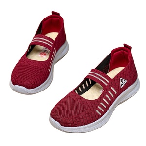 Los fabricantes entregan al por mayor zapatos casuales ligeros transpirables originales personalizados para mujeres zapatos para caminar tejidos voladores para mujeres - Product Image 1