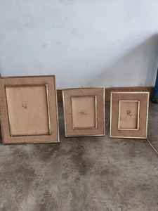 Le fournisseur indien propose un cadre photo en bois de style rotin martelé de taille personnalisée en métal pour la vente en vrac - Product Image 2