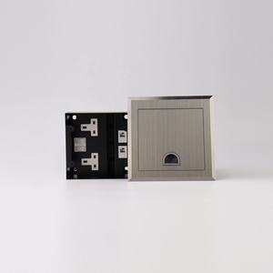 Caja de Piso Impermeable de Acero Inoxidable con Clasificación IP65 y Tomas de Corriente Dobles para Áreas Húmedas - Product Image 3