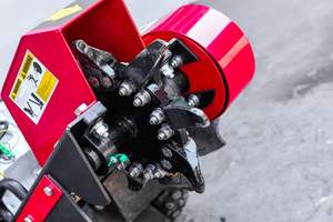 آلة طحن جذوع الأشجار K-Maxpower بقوة 15 حصان وسعة 420 سم مكعب تعمل بالبنزين، معتمدة من TUV CE، بعمق قطع 600 مم لإزالة جذوع الأشجار - Product Image 2