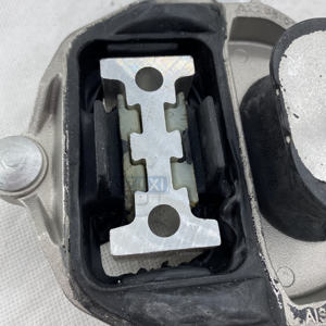 8K0399151BE 8K0399151CF 8K0399151CL 8K0399151BC 8K0399151BD Pièces détachées automobiles Supports moteur pour Audi A4 A5 Q5 <span class=keywords><strong>Sirion</strong></span> <span class=keywords><strong>Daihatsu</strong></span> - Product Image 3