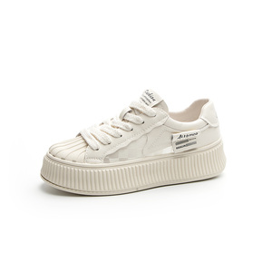Baskets blanches à bout coquille pour femme, collection Printemps-Été 2026, en cuir véritable respirant, chaussures décontractées rehaussantes à lacets - Product Image 2