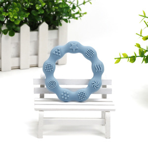 Anneau de dentition rond en silicone pour bébé avec soulagement des douleurs de la dentition, jouet à mâcher apaisant pour nourrissons - Sans BPA et facile à nettoyer - Product Image 4
