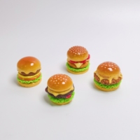Lot de 100 mini-burgers 3D de 23 mm pour maison de poupée, modèle miniature en résine, jouets alimentaires pour la décoration de cuisine